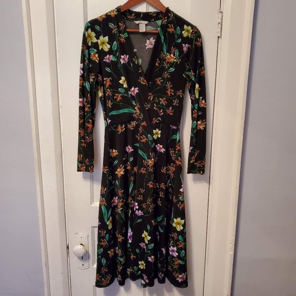 ⭐Host Pick⭐ H&M | Black Floral Midi Dress - Picture 1 of 3